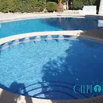 Shangrilla Con Piscina Comunitaria 度假居 *