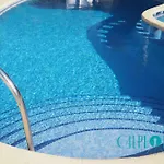 Shangrilla Con Piscina Comunitaria 度假居